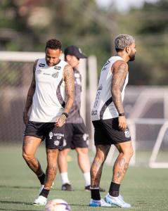 Neymar e Gabigol no CT Rei Pelé