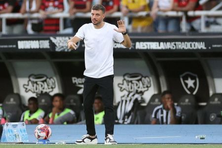 Anselmi abriu o jogo sobre a atuação do Botafogo no clássico
