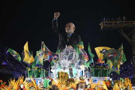 Presidente Luiz Inácio Lula da Silva (PT) foi homenageado pela escola Acadêmicos de Niterói