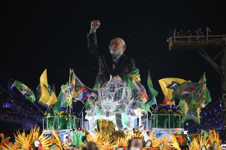 Presidente Luiz Inácio Lula da Silva (PT) foi homenageado pela escola Acadêmicos de Niterói