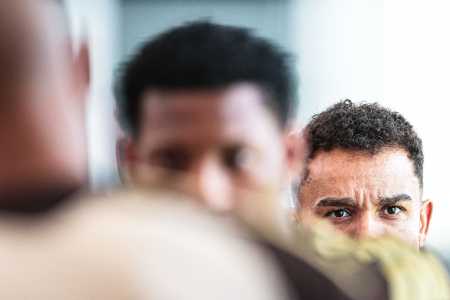 Danilo, ao fundo, e Plata: Flamengo deve ter equipe alternativa na partida de ida da semifinal contra o Madureira