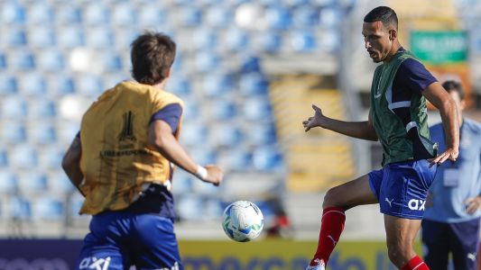 Zagueiro Gabriel Xavier (à dir.) durante aquecimento do jogo entre Bahia e O'Higgins