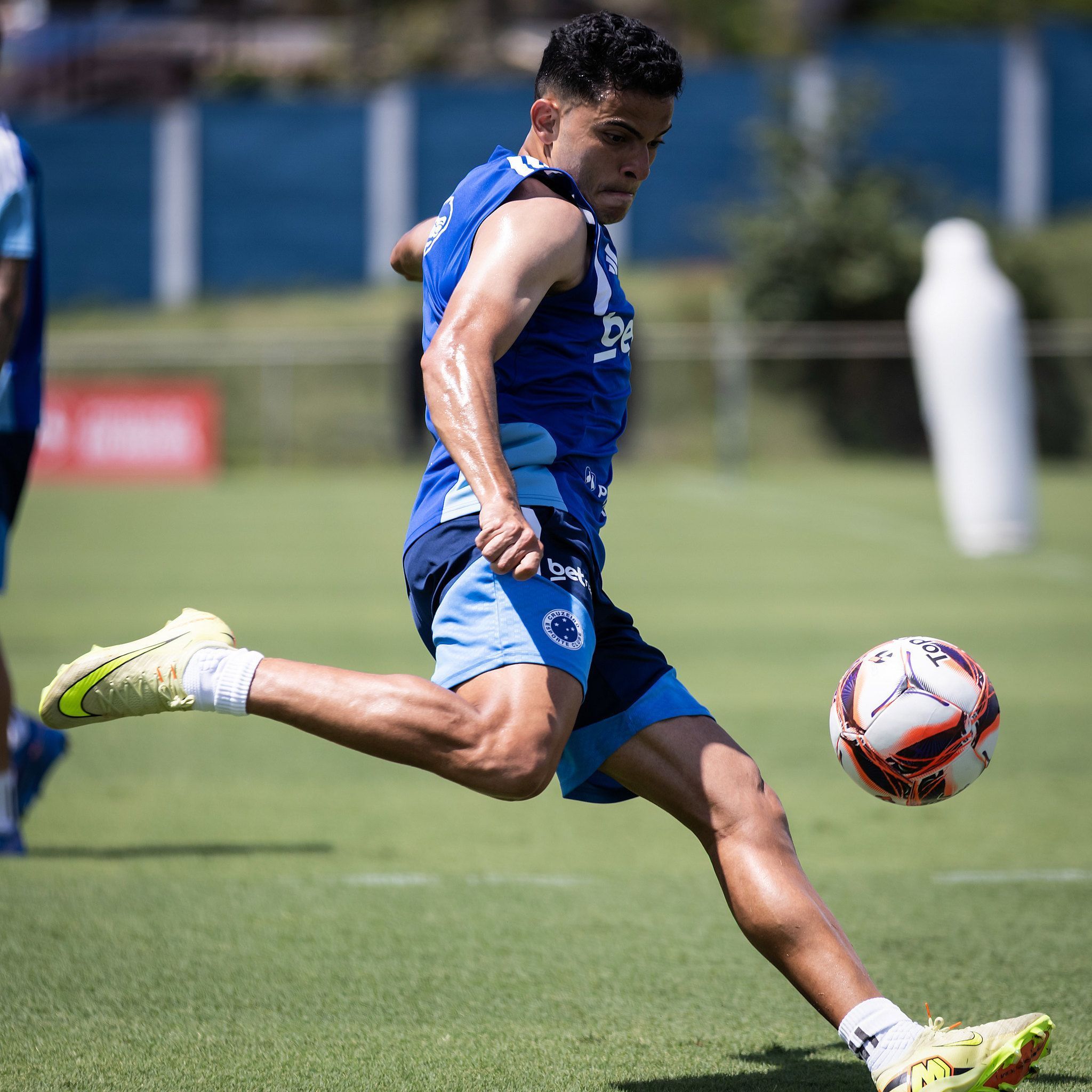 Jogador do Cruzeiro é regularizado e vira 'reforço' para semifinal do Mineiro