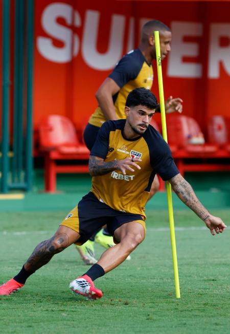 Cauly treina no São Paulo e pode estrear contra o Bragantino