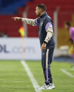 Martín Anselmi em ação na partida de estreia do Botafogo na Libertadores, contra o Nacional Potosí, na Bolívia