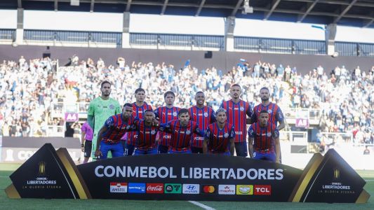 Jogadores do Bahia posam para foto antes de jogo contra o O'Higgins