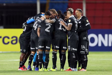 Time do Botafogo na estreia da Libertadores contra o Nacional Potosí, na Bolívia