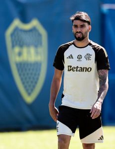 Lucas Paquetá na Casa Amarilla, CT do Boca Juniors, na véspera da partida entre Flamengo e Lanús