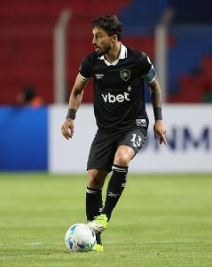 Alex Telles é um dos principais nomes do Botafogo em 2025