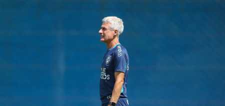 Luís Castro treina o Grêmio no CT Luiz Carvalho, em Porto Alegre