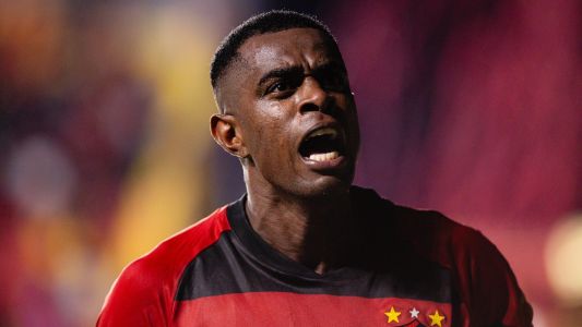 Marcelo Benevenuto comemora gol do Sport sobre o Retrô