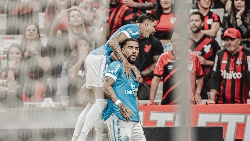 João Cruz perde pênalti, Londrina derrota Athletico e vai à final do Paranaense