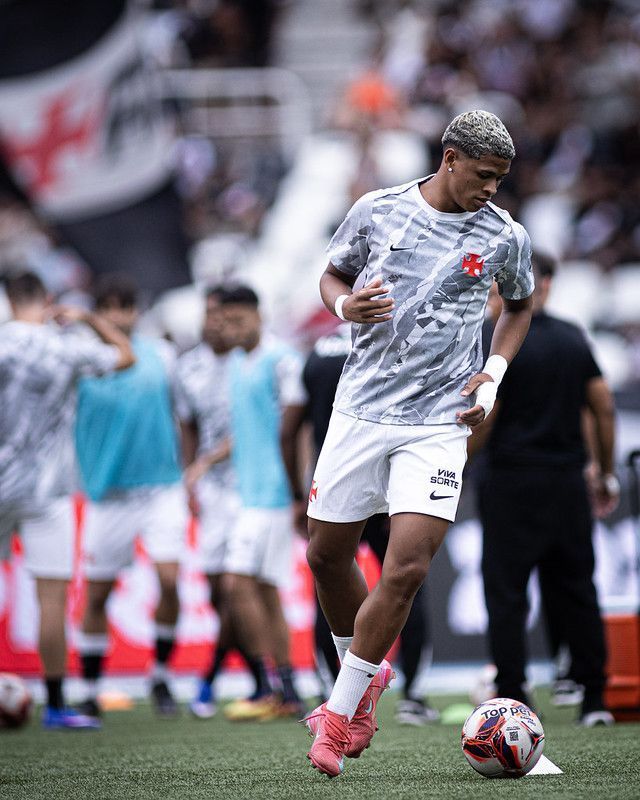 Demissão de Fernando Diniz não freia busca do Vasco no mercado por volante
