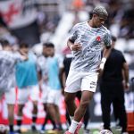 Demissão de Fernando Diniz não freia busca do Vasco no mercado por volante