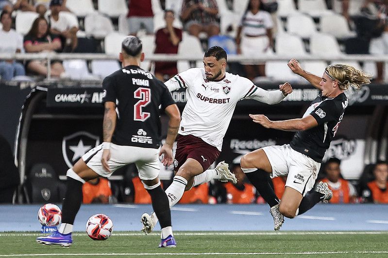 Freytes explica erro que ocasionou expulsão de Bernal pelo Fluminense