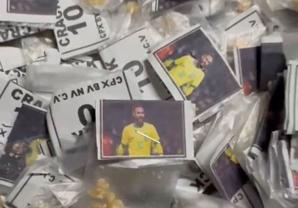 Droga embalada em pacotes com a foto do craque Neymar Jr.