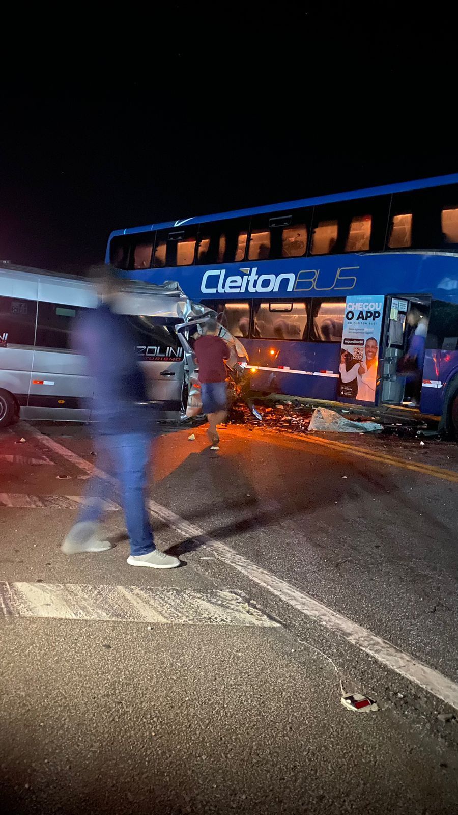 Van com torcedores do Corinthians tinha 12 pessoas; todos ficaram feridos e três morreram