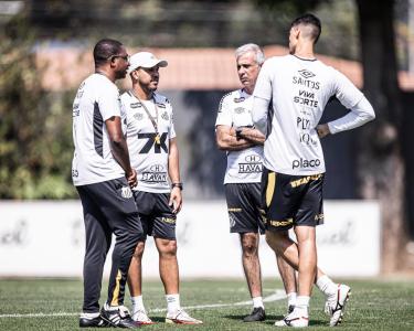 Comissão técnica que ficou no Santos após a saída de Cléber Xavier