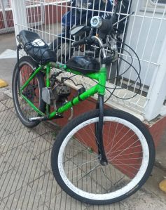A moto artesanal não tinha nenhum item obrigatório para veículos deste tipo