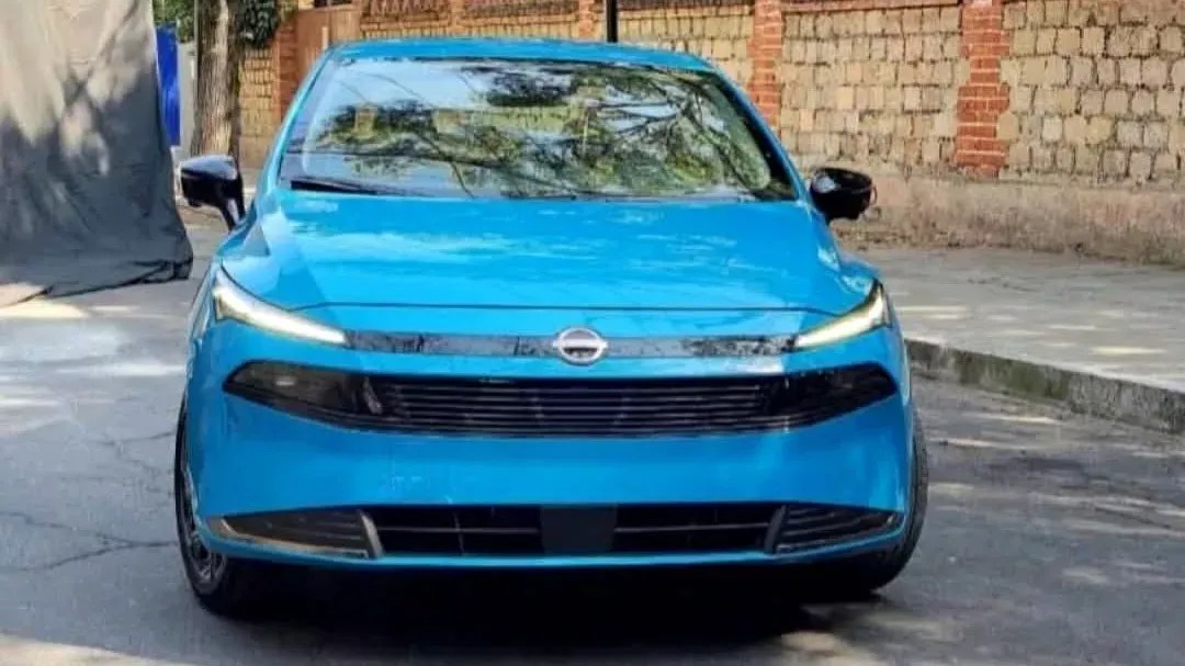 Novo Nissan Versa, que chega ao Brasil em 2026, é flagrado com visual futurista