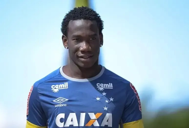 Zagueiro ex-Cruzeiro acerta com clube para disputar a Sul-Americana