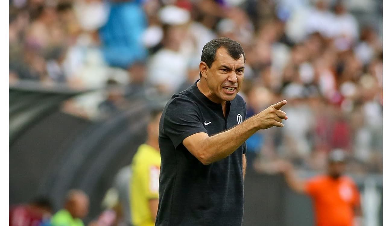 Corinthians reencontra Carille dois anos após queda de Sylvinho em Itaquera