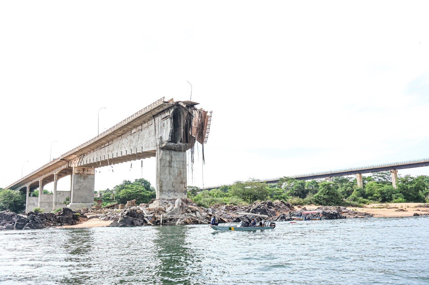 Marinha retoma buscas por sobreviventes da queda de ponte no TO
