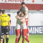 Tombense bate Democrata, vence primeira em 2026 e ‘ajuda’ Atlético no Mineiro