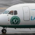 Justiça condena Chapecoense a indenizar família da vítima do acidente aéreo em 2016