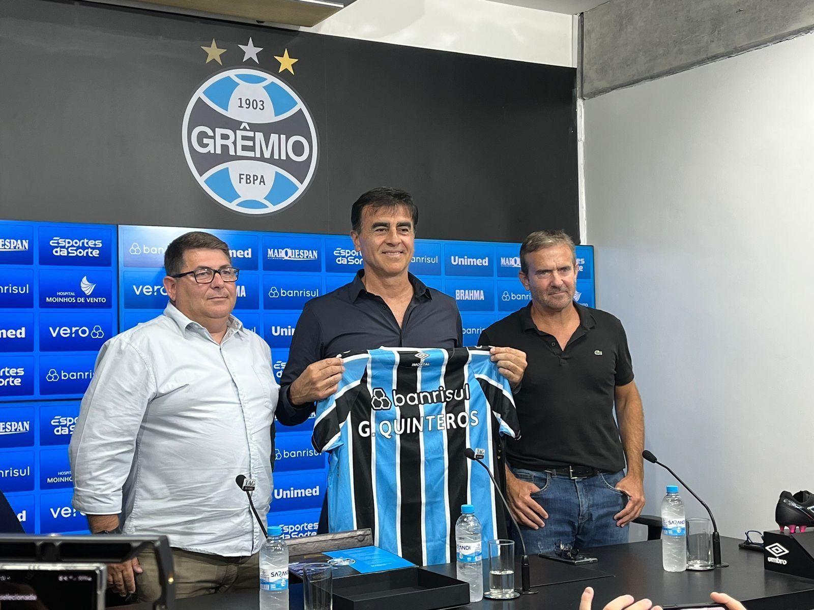 Quinteros é apresentado no Grêmio e aponta contratações para o elenco