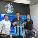 Quinteros é apresentado no Grêmio e aponta contratações para o elenco