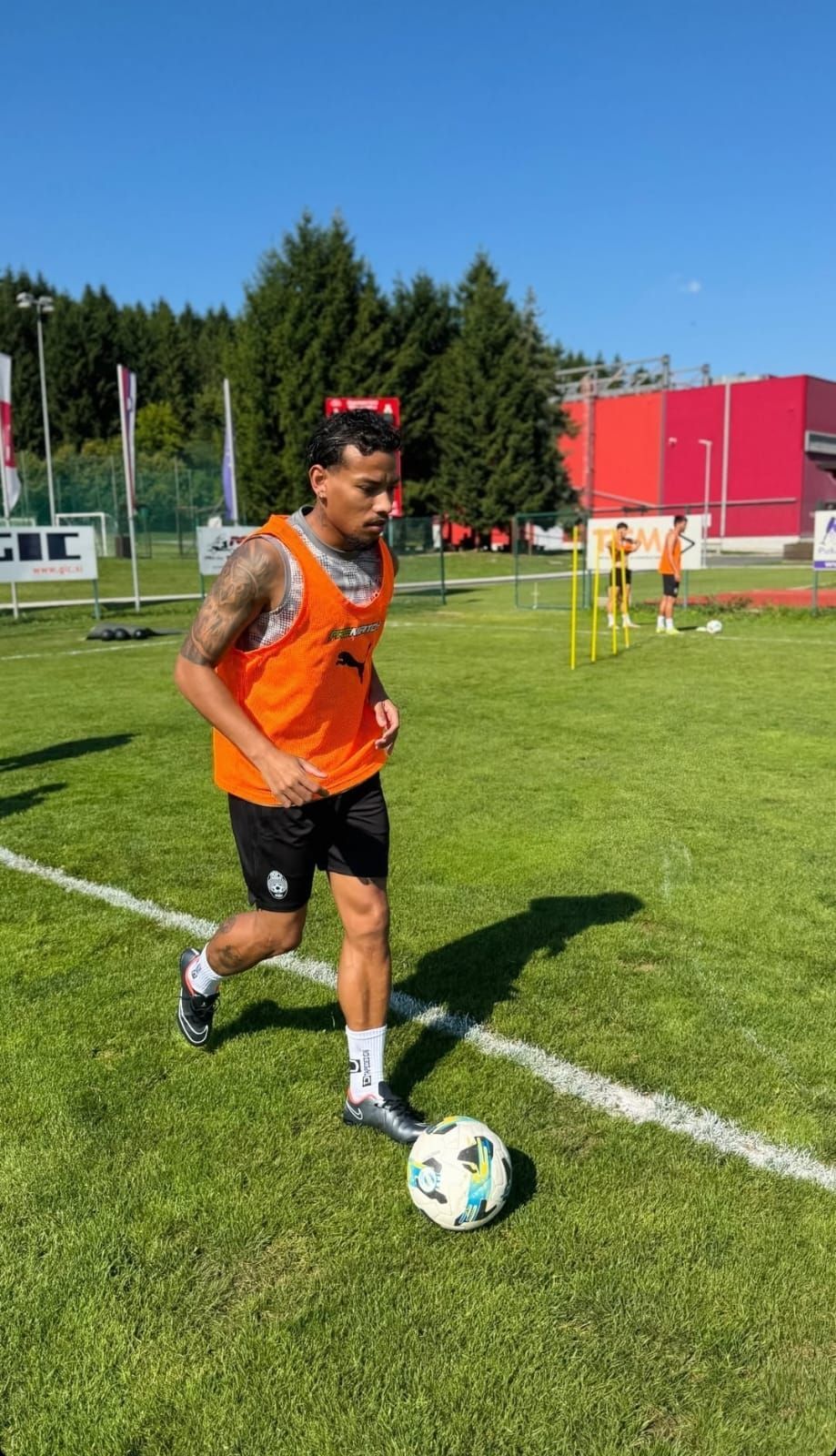 Meia ex-Corinthians é anunciado por clube ucraniano; confira