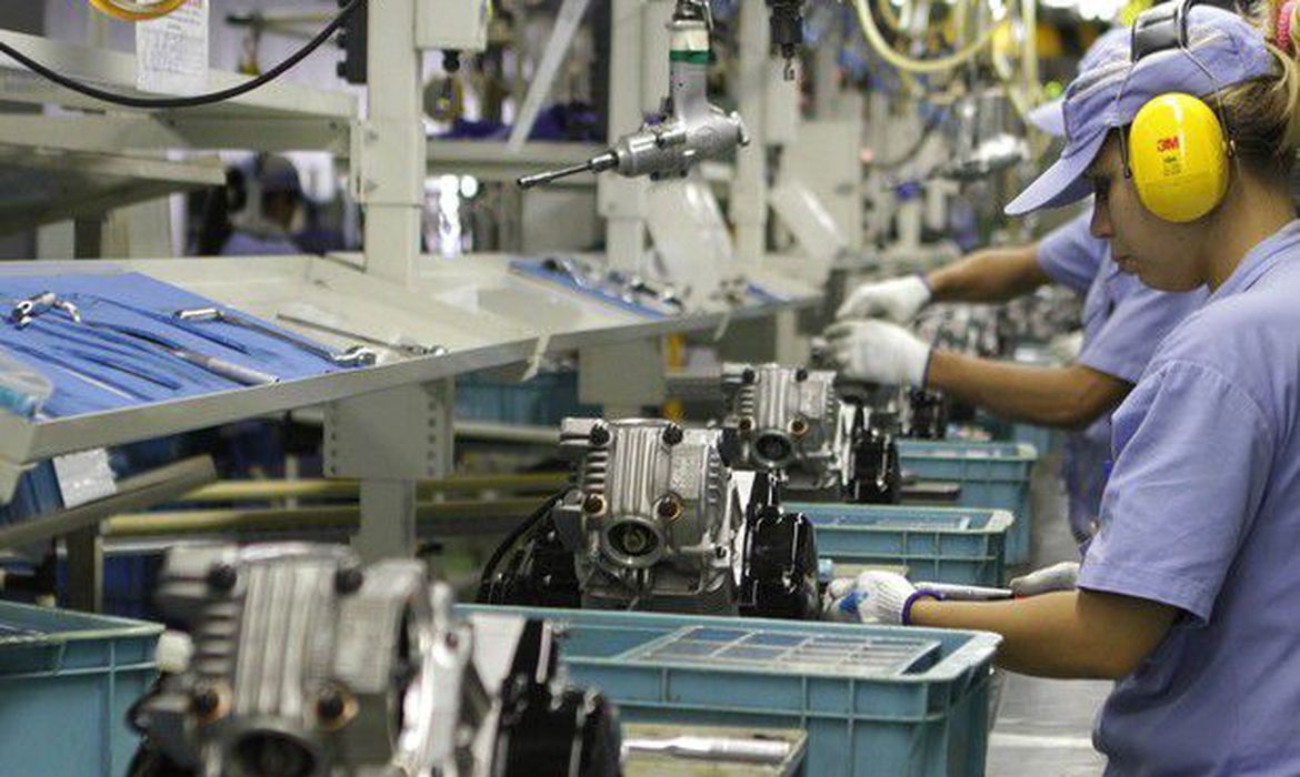 Produção industrial: Brasil supera nível pré-pandemia, mas desempenho varia entre estados