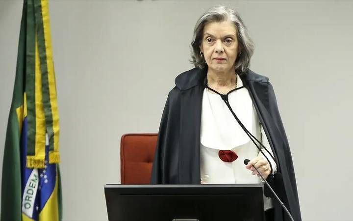Cármem Lúcia adia julgamento do STF sobre revisão da vida toda do INSS