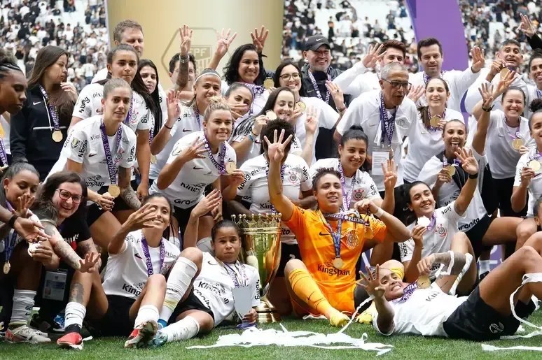 Torcedor brasileiro vê Corinthians como melhor time de futebol feminino