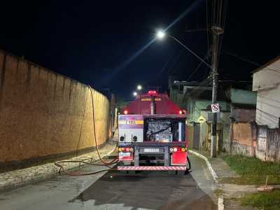 Combate foi feito pelo Corpo de Bombeiros