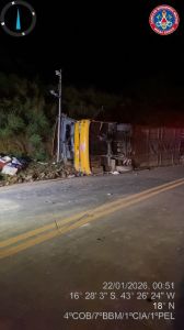 Tombamento de ônibus na BR-251 provoca cinco mortes e dezenas de feridos