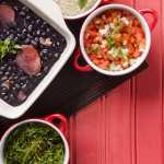 Como surgiu a feijoada? Historiadoras compartilham detalhes sobre origem do prato