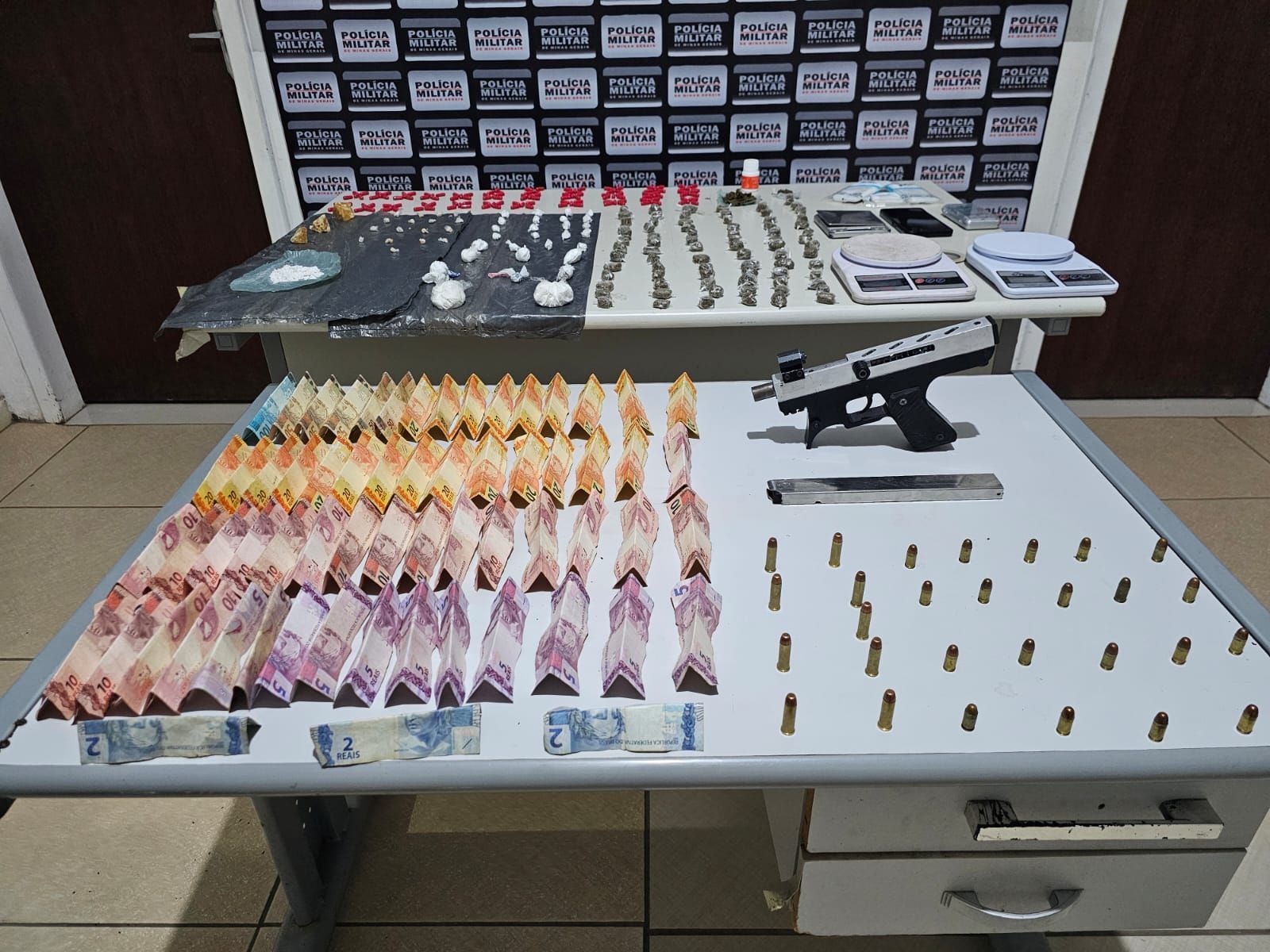Jovem é preso pela PM portando submetralhadora em Várzea da Palma