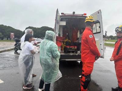 Raio atinge apoiadores de Nikolas Ferreira durante ato Brasília