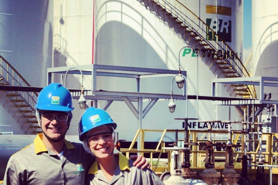 Trabalho embarcado na Petrobras: o que você precisa saber sobre a rotina