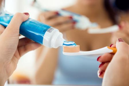 escova de dente creme dental