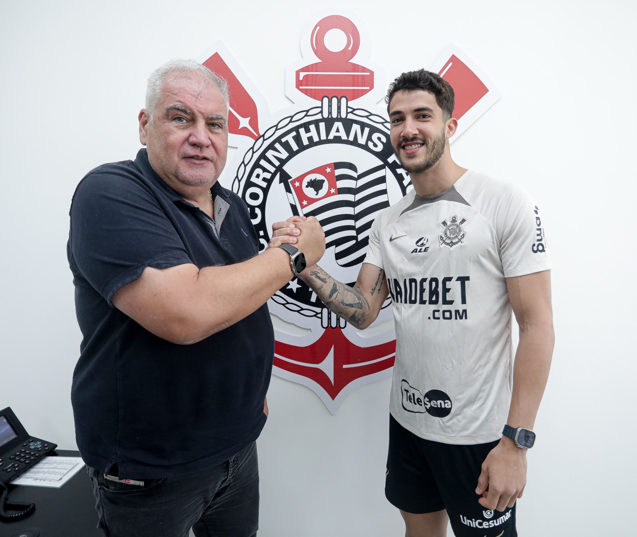 Corinthians anuncia a contratação do zagueiro Gustavo Henrique; veja detalhes