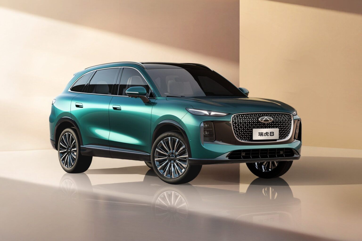 Novo Chery Tiggo 8 estreia na China com até 286 cv e duas opções de dianteira