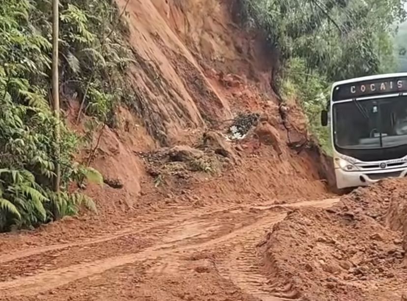 Acesso à Serra dos Cocais é interditado em Coronel Fabriciano