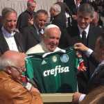 Papa Francisco recebeu camisas de dezenas de clubes brasileiros; veja galeria