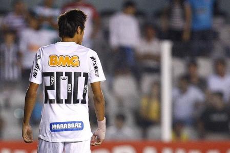 Fotos de Neymar com a camisa do Santos