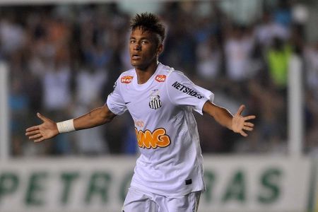 Fotos de Neymar com a camisa do Santos