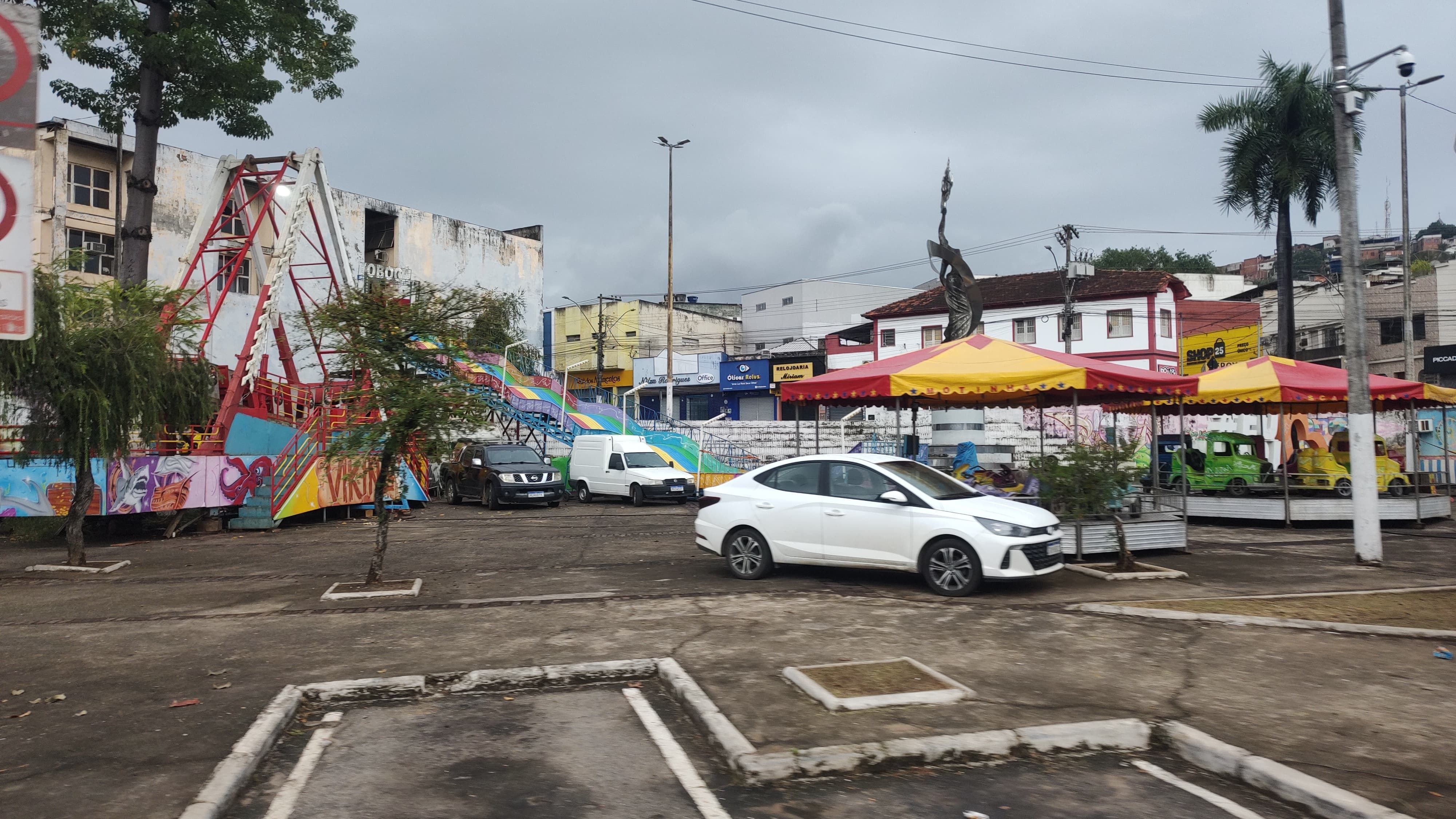 Mesmo após ter alvará revogado, parque de diversão continua em Fabriciano