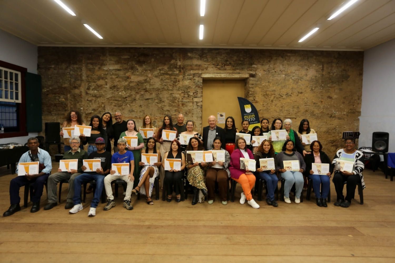 Prefeitura entrega certificados de cursos de capacitação em Ouro Preto